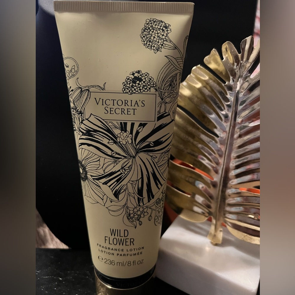 VICTORIA SECRET Wild Flower Lotion Parfumee